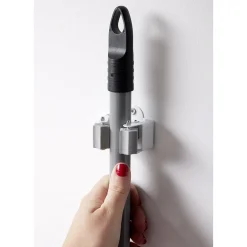 Accroche balai à visser x2