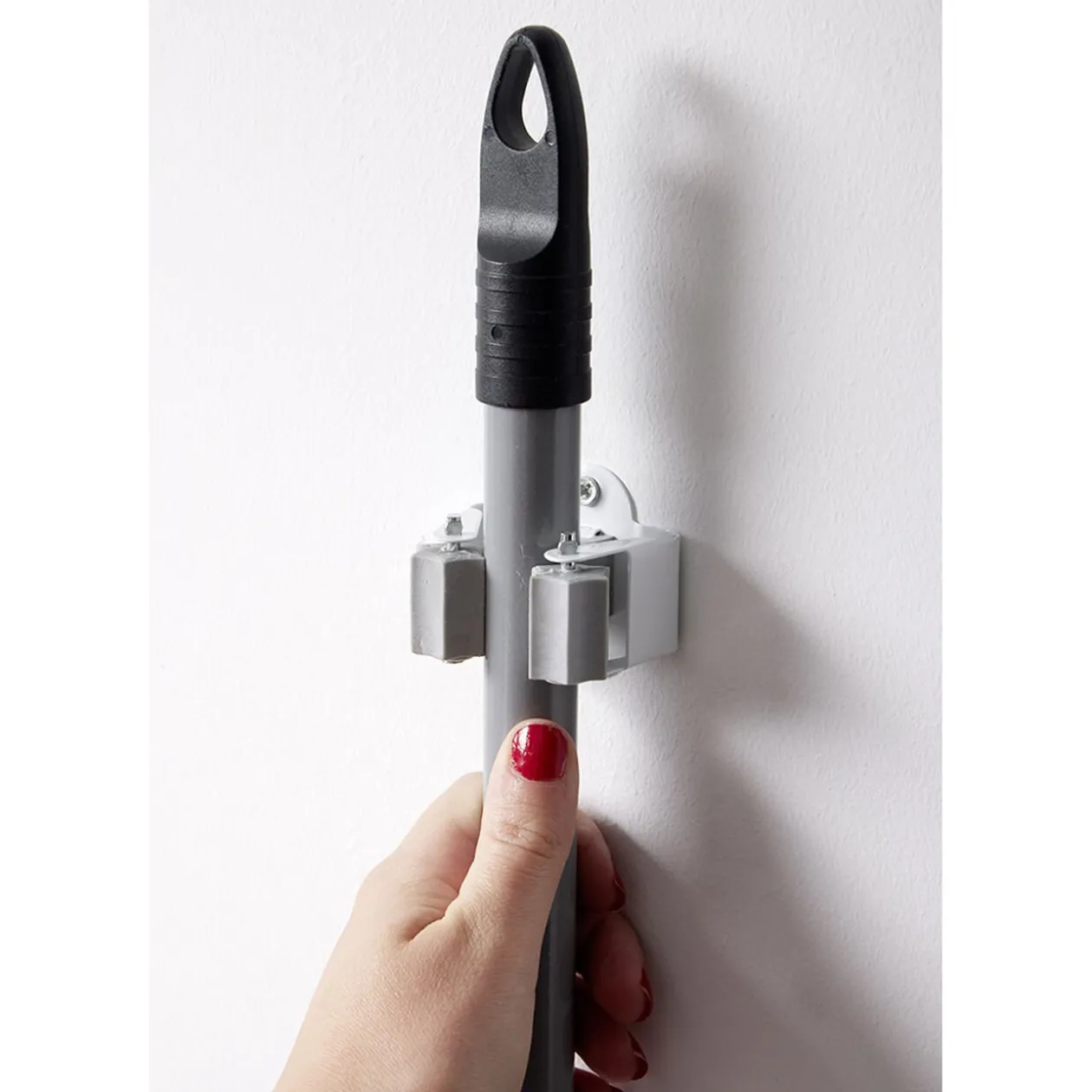 Accroche balai à visser x2