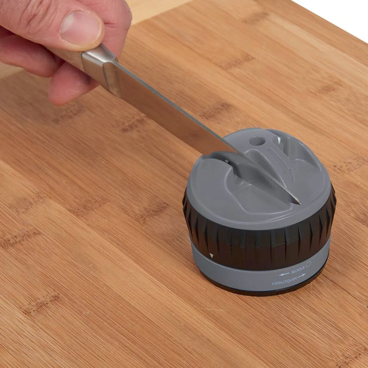 Aiguiseur à couteaux double position gris et noir