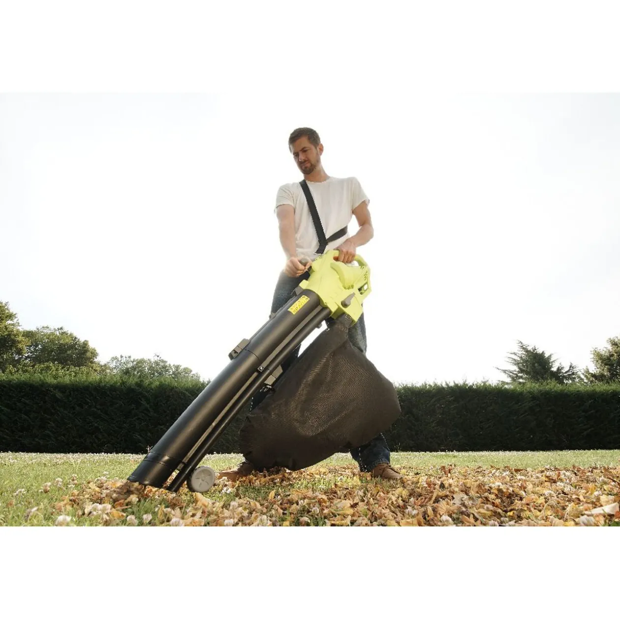 Aspirateur souffleur broyeur de feuilles 2400W