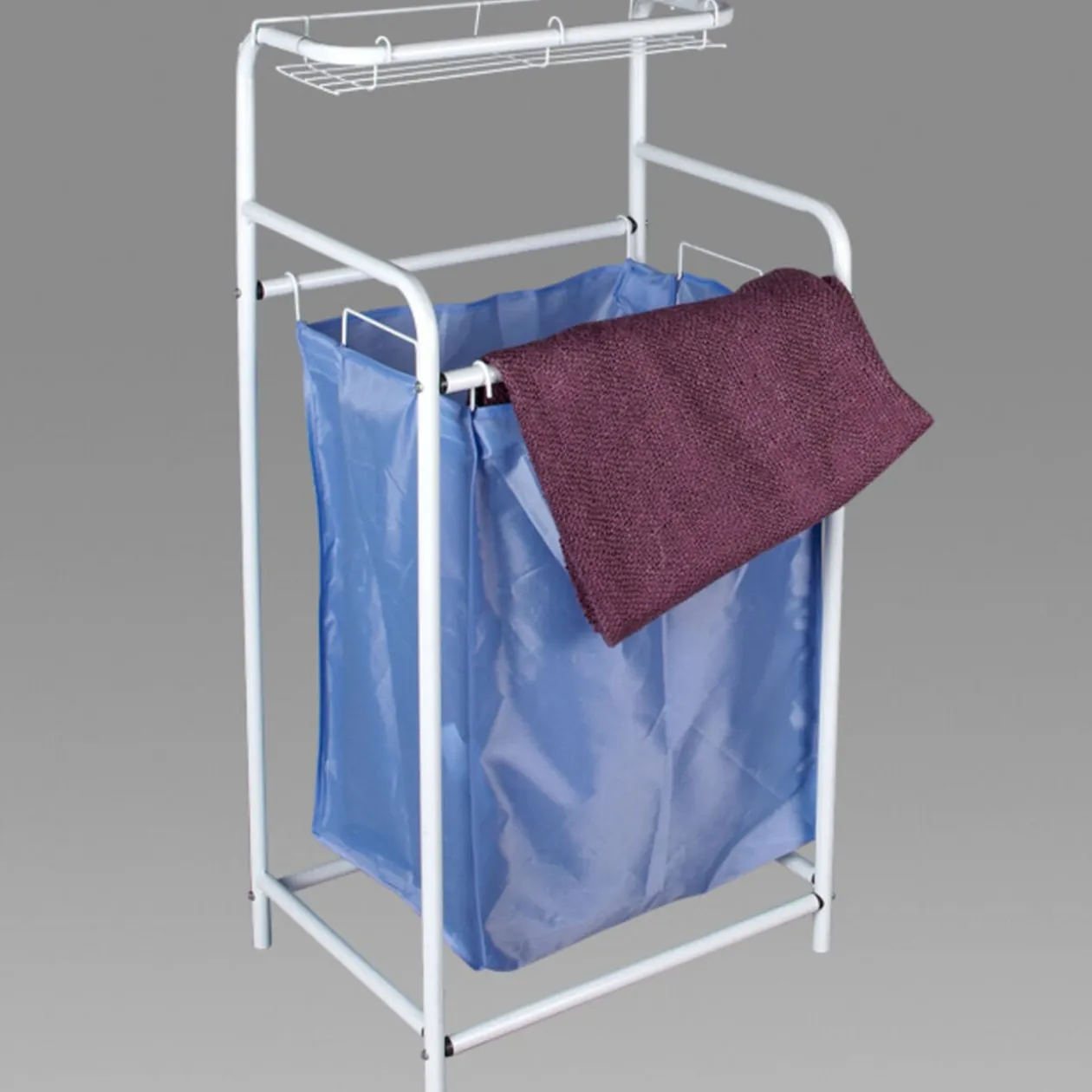 Bac à linge et étagère