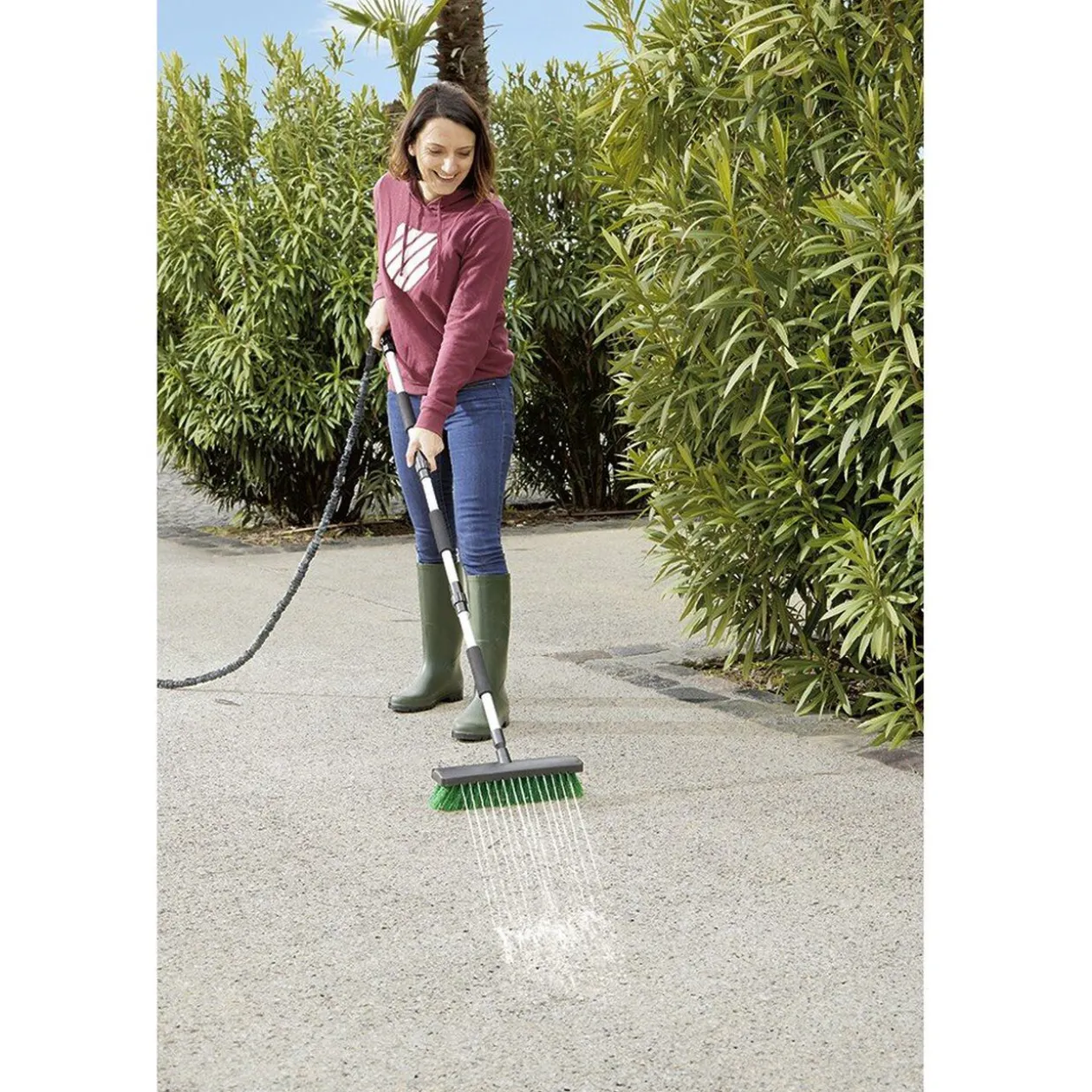 Balai brosse avec raccord pour tuyau d'eau