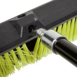 Balai de jardin noir