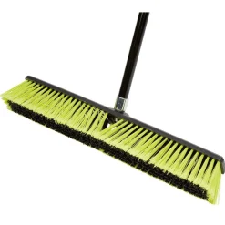 Balai de jardin noir