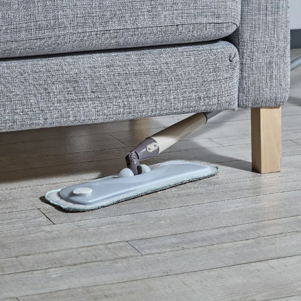 Balai serpillère spray avec réservoir