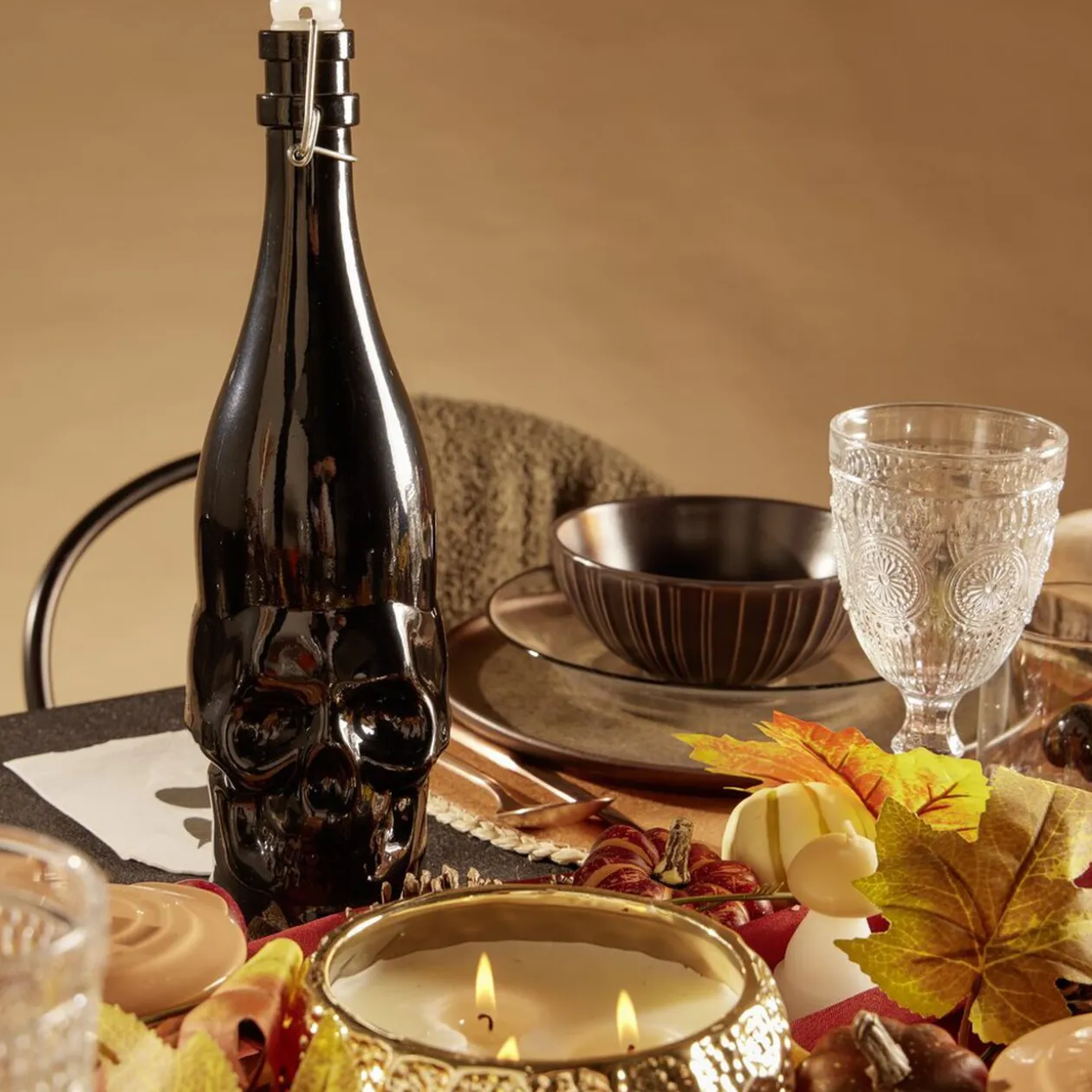 Bouteille Halloween 1L en verre forme tête de mort noire