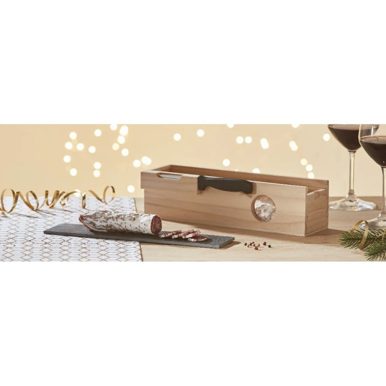 Cave à saucisson avec couteau