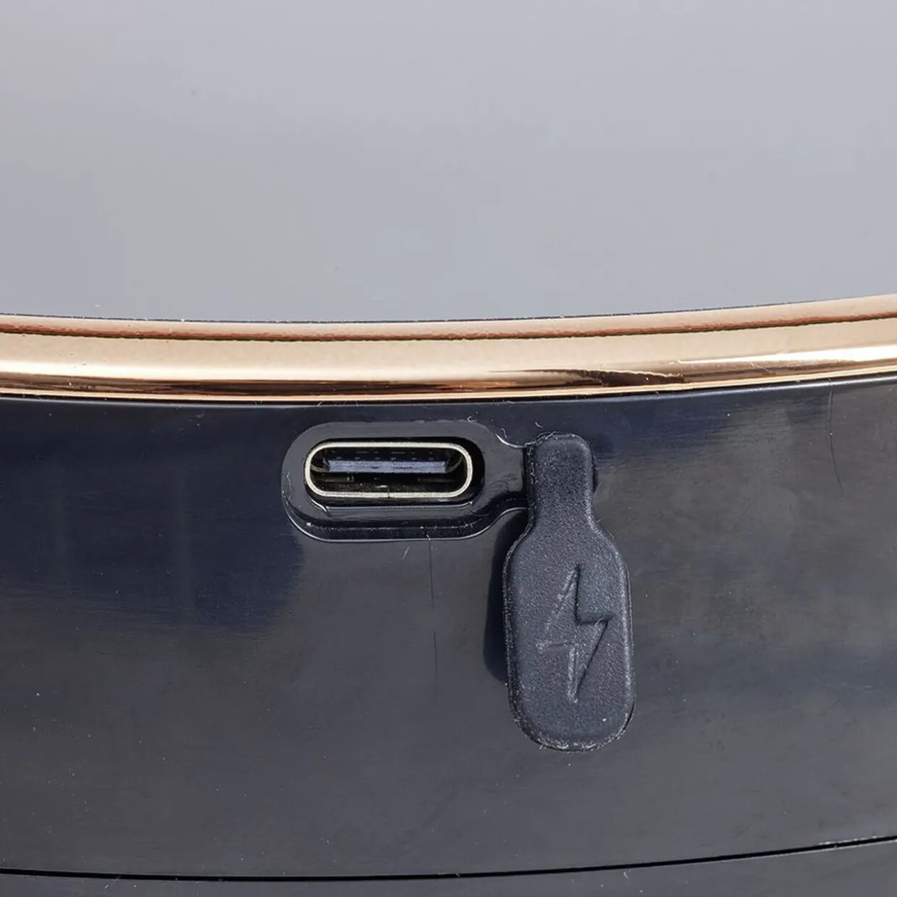 Distributeur automatique de savon mural Ø13cm