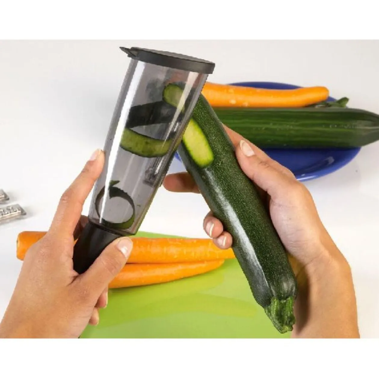 EPLUCHEUR AVEC RESERVOIR