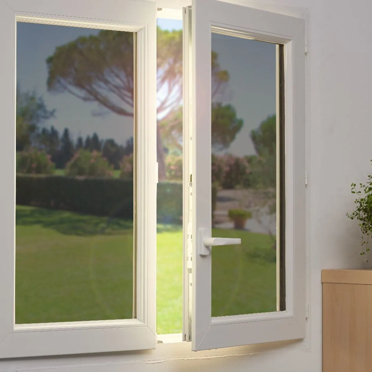 Film adhésif anti-chaleur pour vitrage