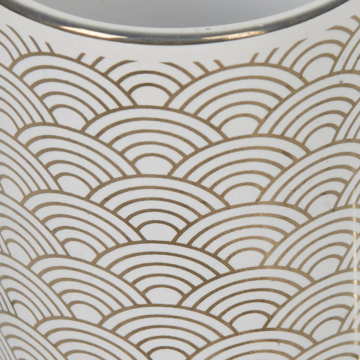 Gobelet céramique motif écaille blanc doré