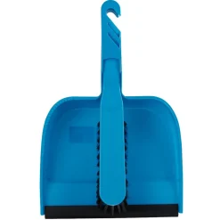 Pelle avec sa balayette en plastique