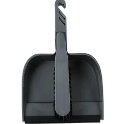 Pelle avec sa balayette en plastique