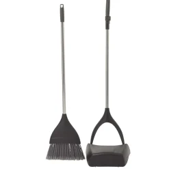 Pelle et balayette aéroport en plastique noir