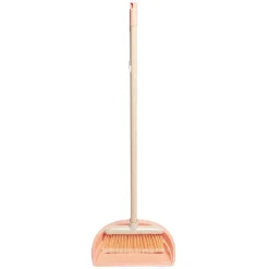 Pelle et balayette aéroport bleu et corail