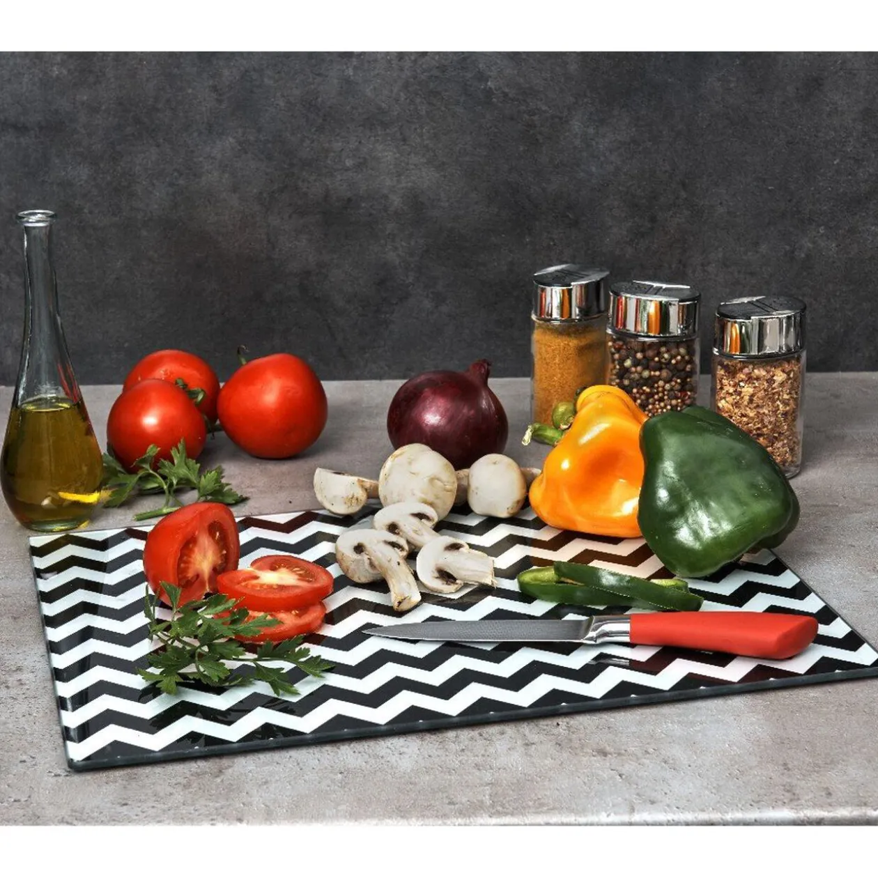 Planche à découper noire et blanche motif zigzag