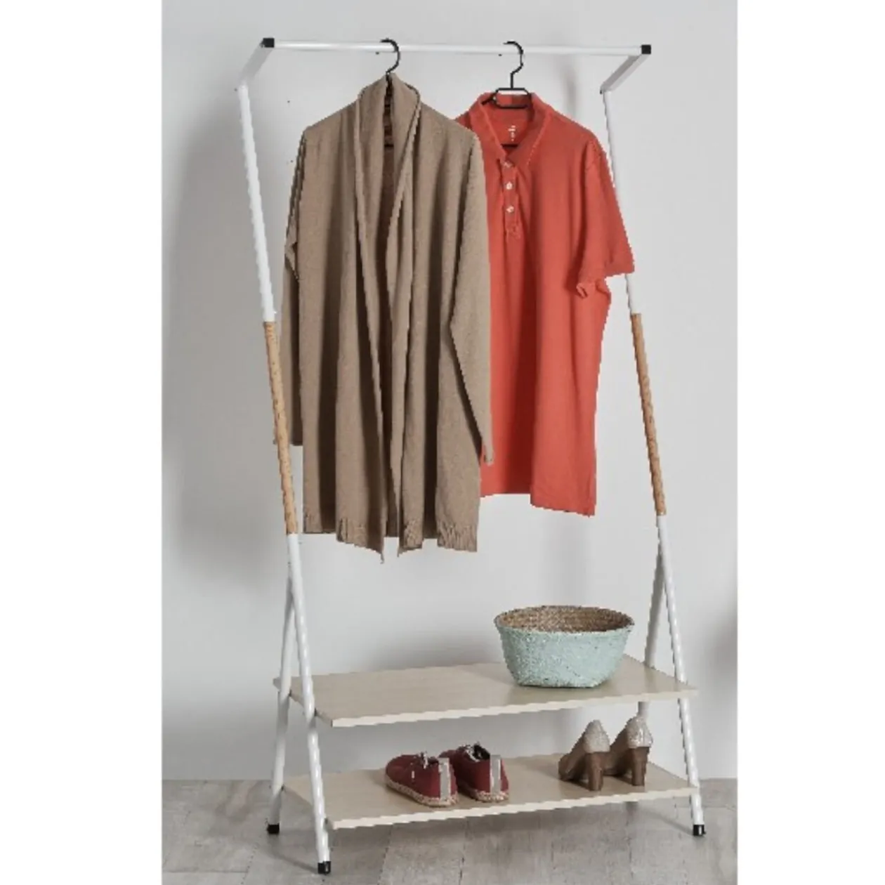 Portant blanc avec 2 étagères en bois