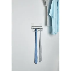 Porte ceinture et cravates autoadhésif