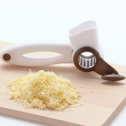Râpe à fromage à manivelle