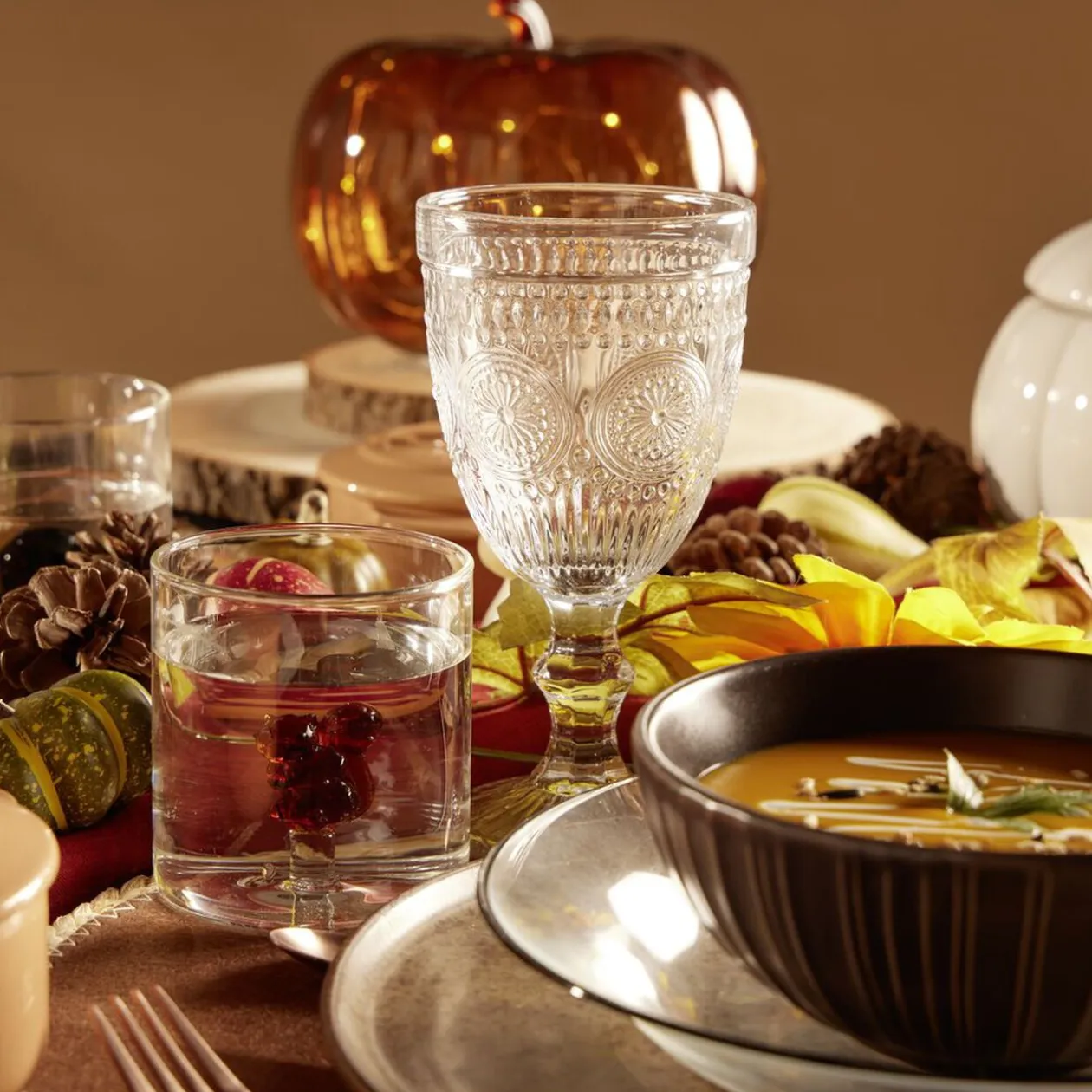 Verre à pied motif baroque 310ml H17cm